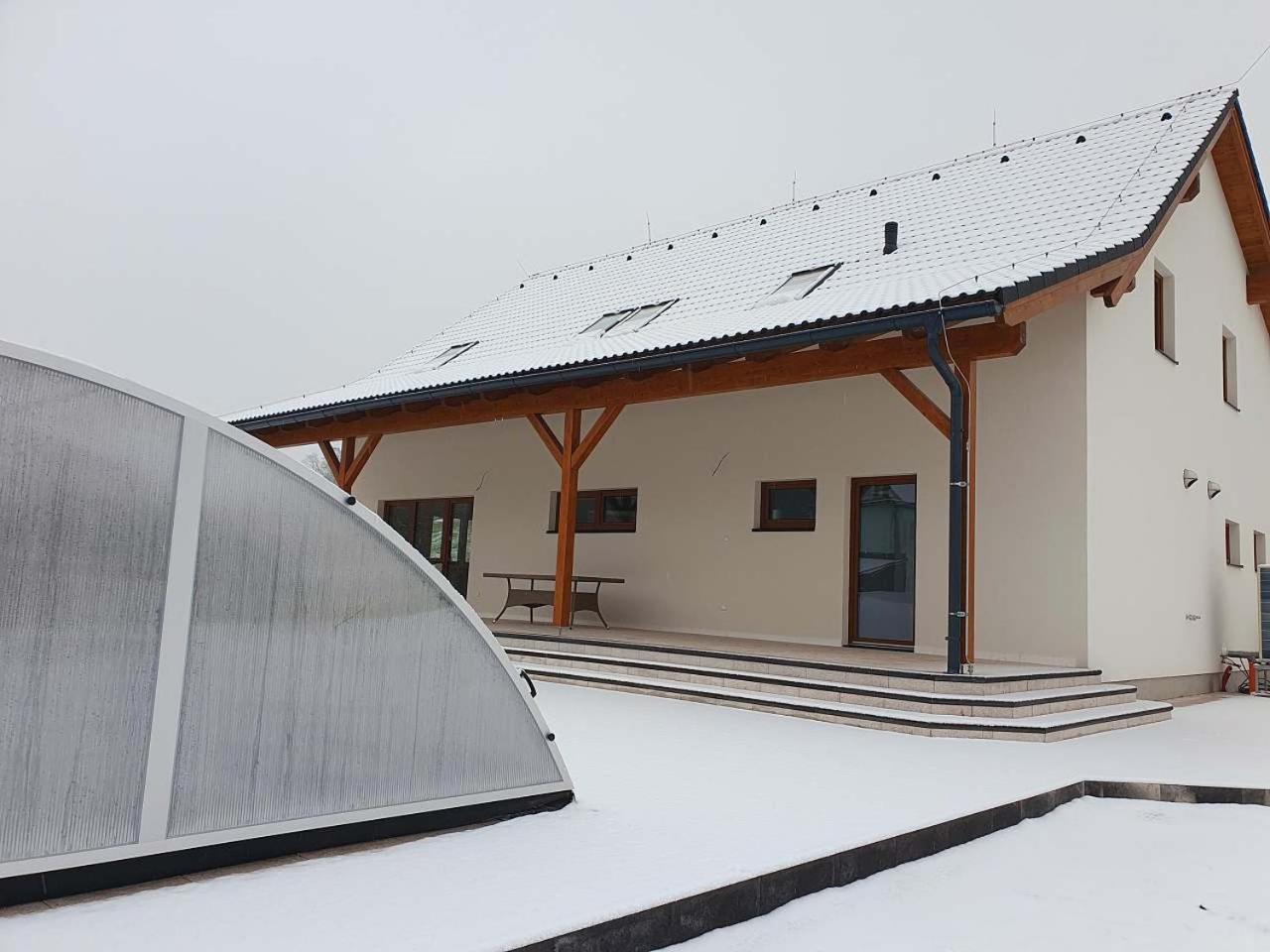 Holiday House Adam Prosecne Exteriér fotografie